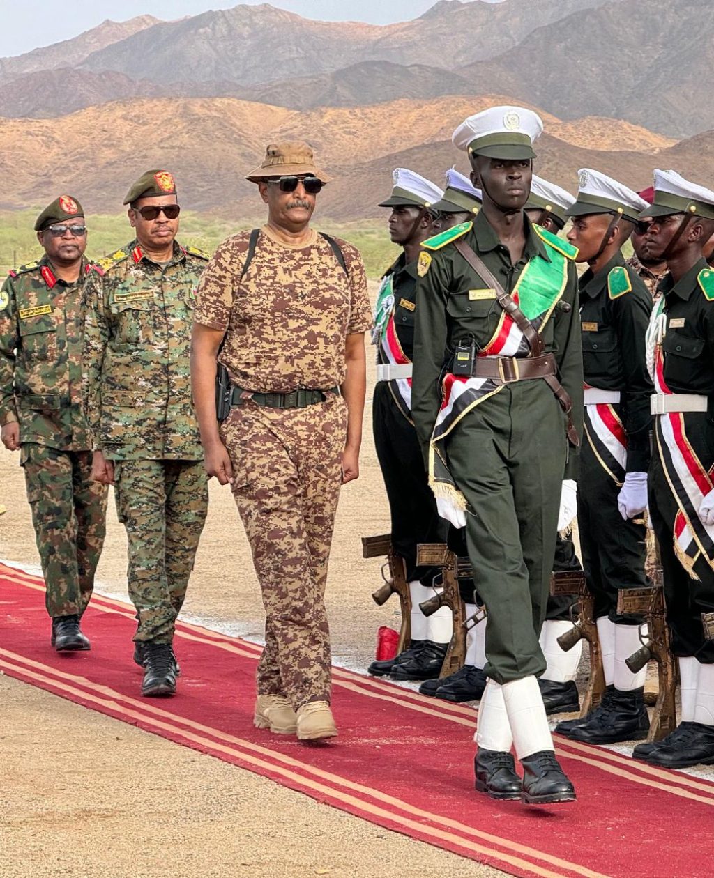 قوى الحراك تدين إستهداف البرهان وتدعو للحوار الشامل .