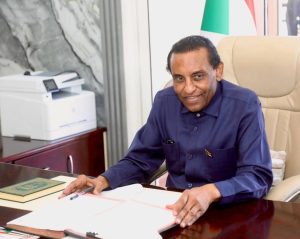 السودان – “ميرور نيوز” : *رئيس الوزراء يتفقد عدد من الوزارات عقب مزاولة عملها من مقارها بالعاصمة القومية الخرطوم*