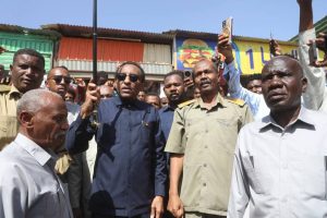 السودان – “ميرور نيوز” : *رئيس الوزراء يوجه الجهات المختصة بالاسراع في إعادة الكهرباء والمصارف والبنوك إلى سوق ليبيا*   