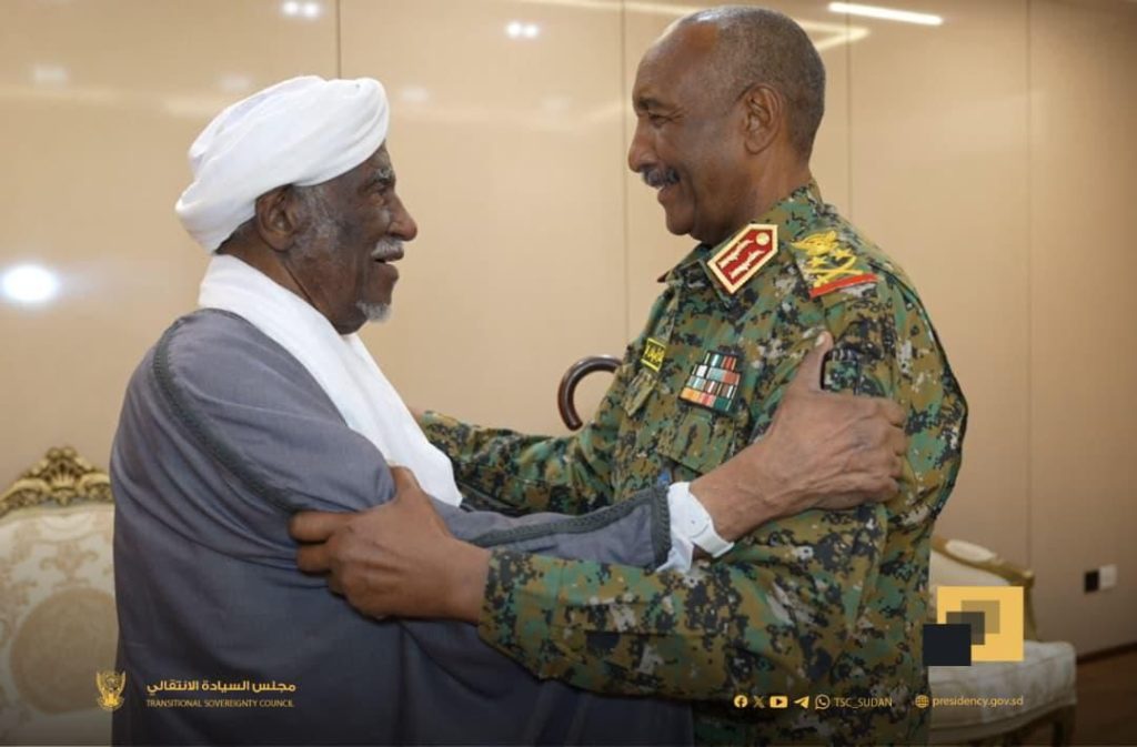 السودان – “ميرور نيوز” : *رئيس مجلس السيادة يتسلم وثيقة عهد وميثاق من كيان الأنصار*