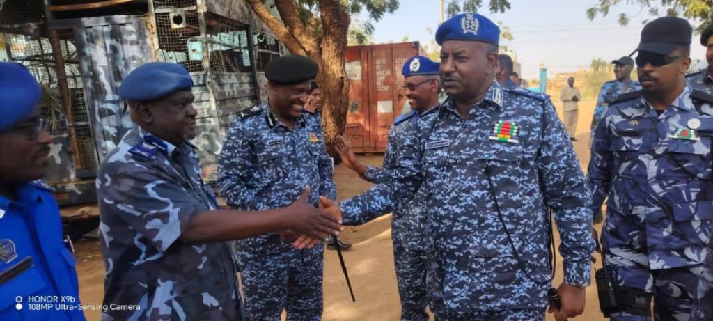 السودان – “ميرور نيوز”: *المدير العام لقوات الشرطة يتفقد إيواءات قوات العمليات بشرطة ولاية الخرطوم*