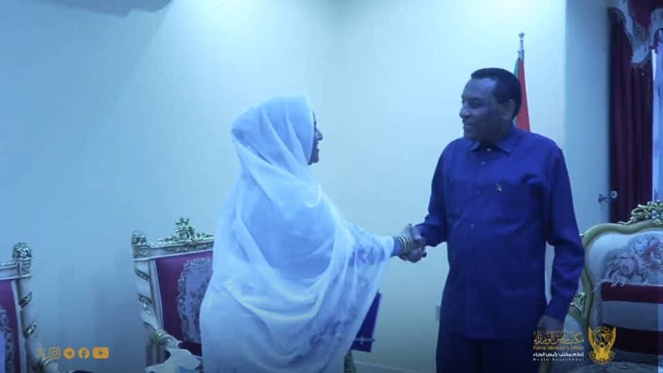 السودان – “ميرور نيوز”: *”رئيس الوزراء” يطلع على نتائج زيارة محافظ البنك المركزي لسلطنة عمان*