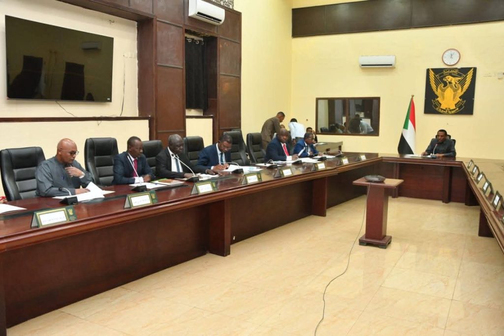السودان – “ميرور نيوز”: اللجنة الاقتصادية العليا تناقش سياسات الصادرات والواردات