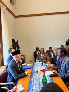 السودان – “ميرور نيوز”: *”مناوي” يعقد اجتماعاً بجنيف مع الرئيس المناوب لمكتب الأمم المتحدة لتنسيق الشؤون الإنسانية*