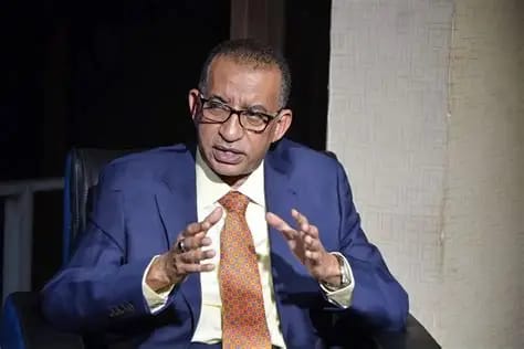 الدقير يوجه انتقادات حاده ل”كامل إدريس”: لا ديمقراطية تحت ظلال السيوف*