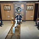 رئيس الوزراء يوجه بتسهيل إجراءات المسافرين بمطار بورتسودان*